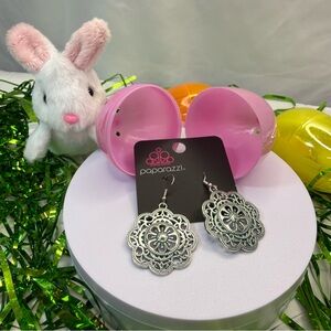 paparazzi Silver Filigree Mandala Dangle Earrings with Pink Display NWT